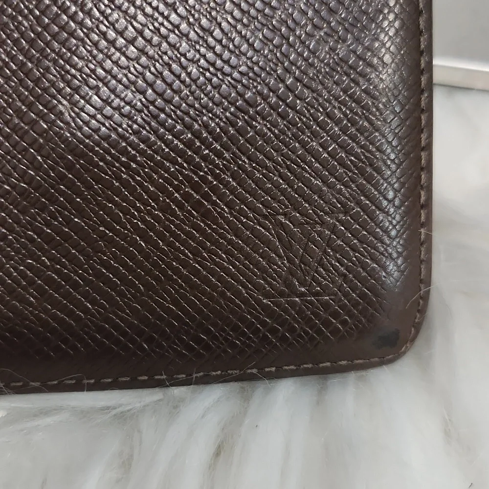 💚▪️Louis Vuitton ▪️Men's Taiga Leather  BifoldWallet Pre Owned